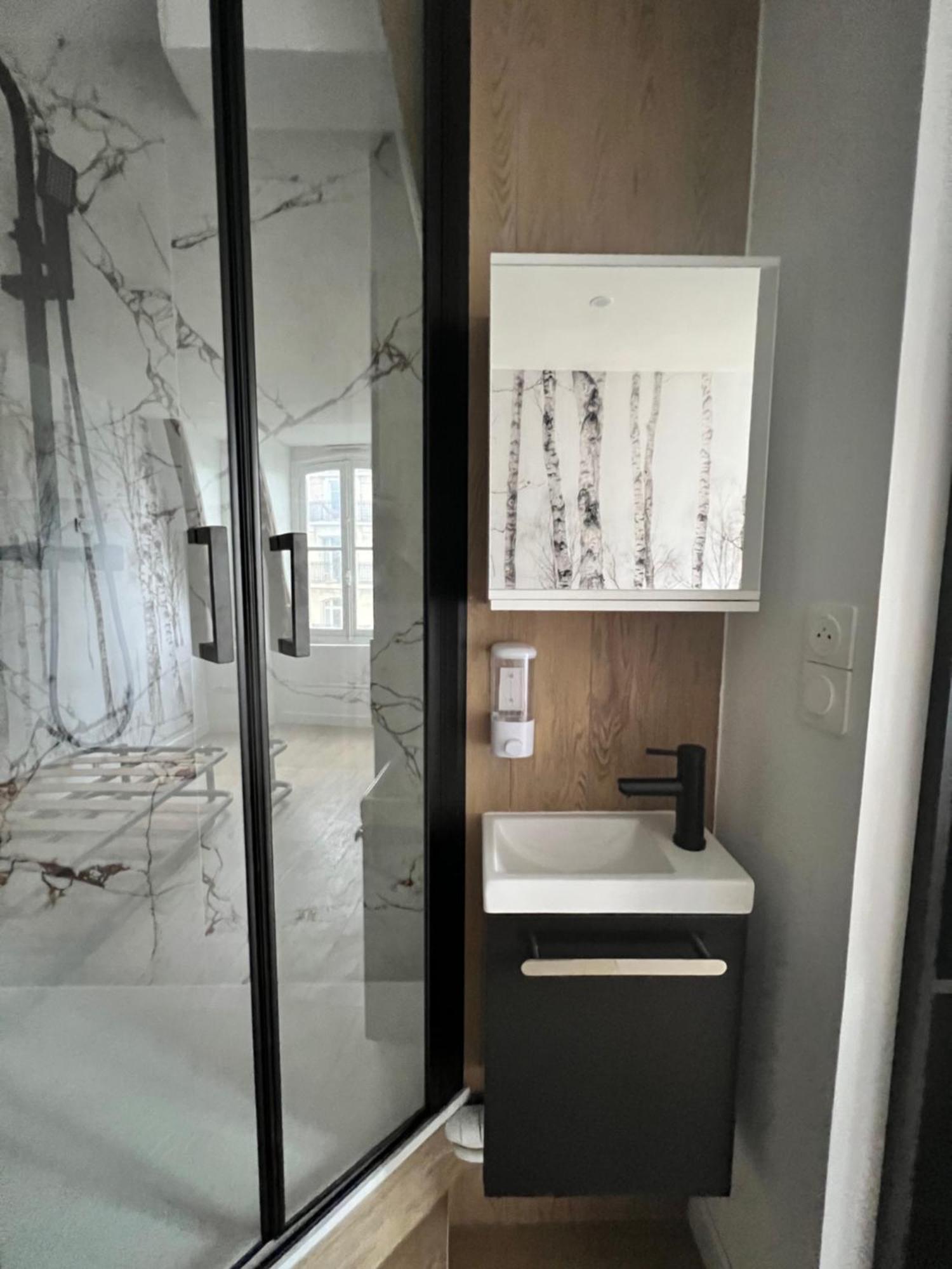 Batignolles, Montmartre Chambre 12M2 , Metro 13 Et 14 Parigi Esterno foto