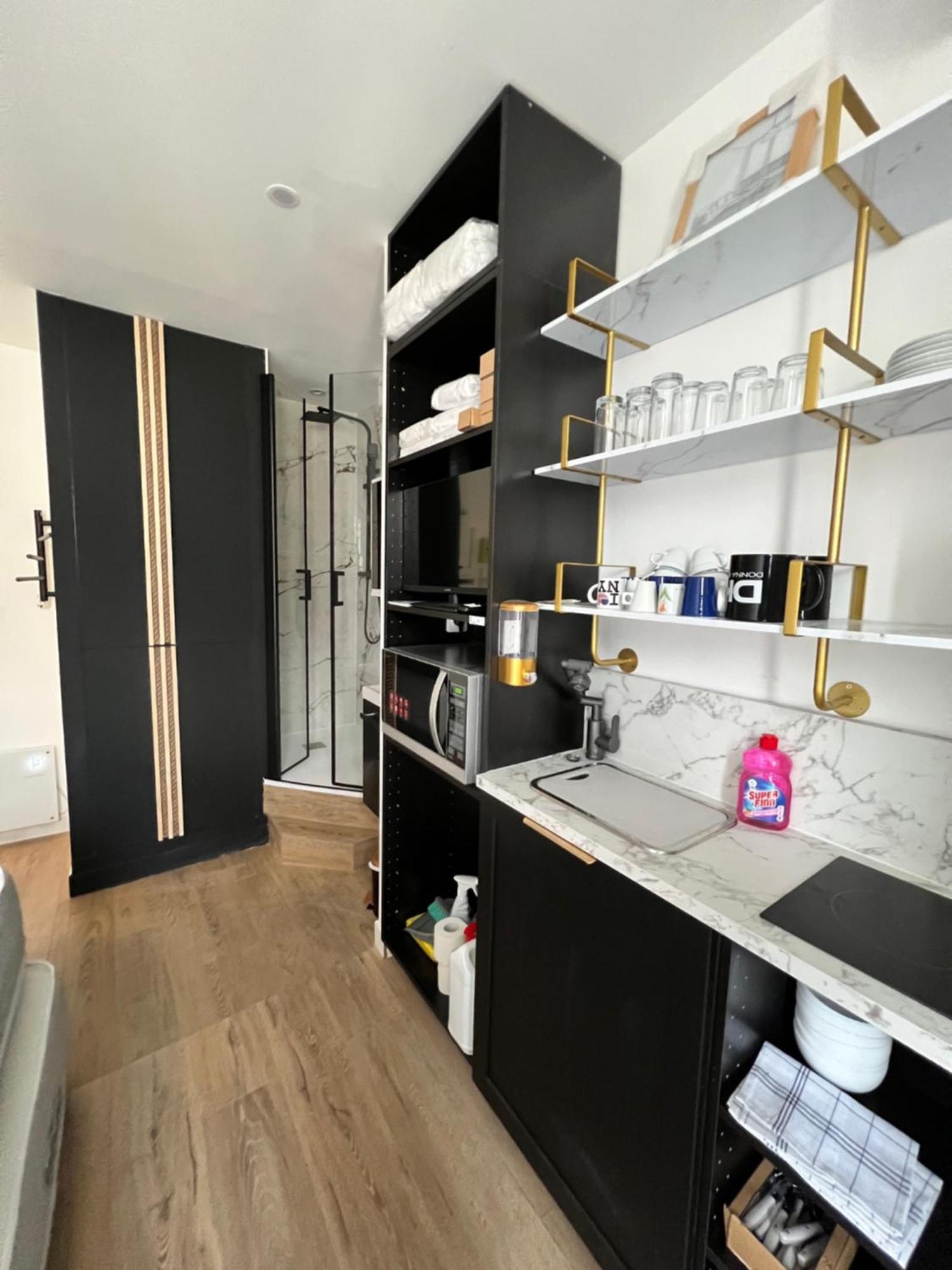 Batignolles, Montmartre Chambre 12M2 , Metro 13 Et 14 Parigi Esterno foto